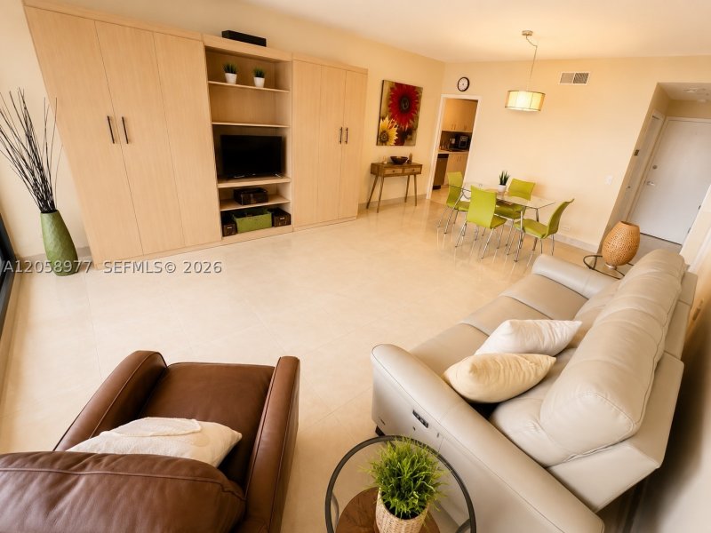 Condo for sale at Alexander Towers 911