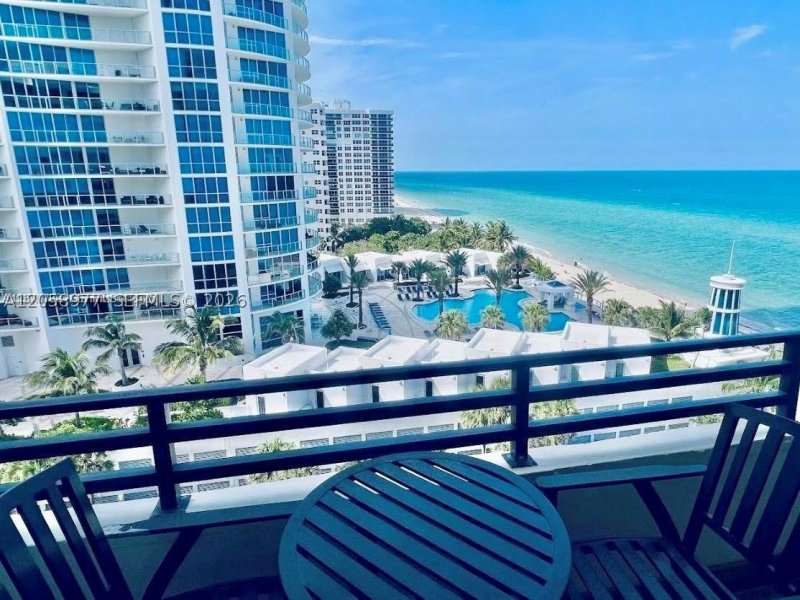 Condo for sale at Alexander Towers 911