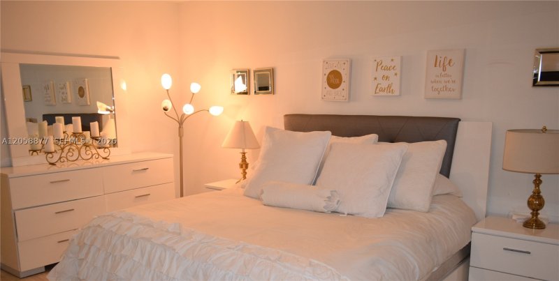 Condo for sale at Plaza Towers South 407