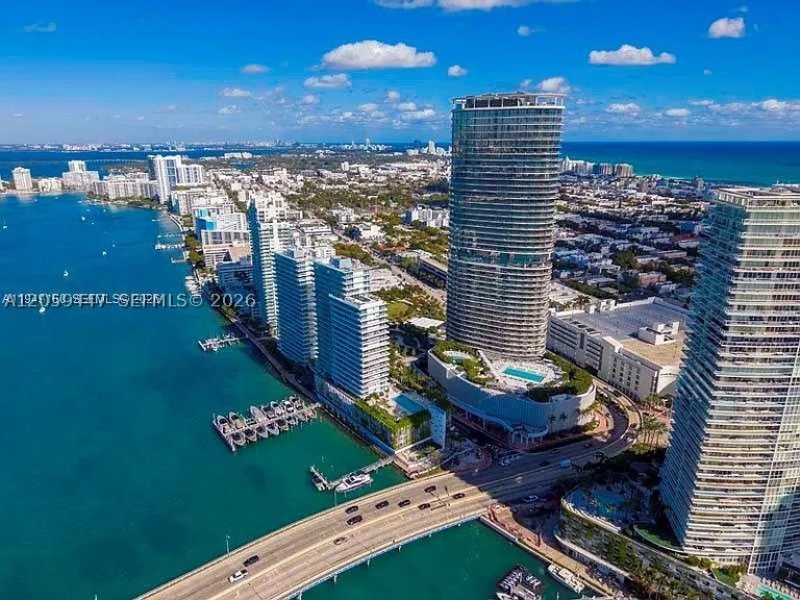 Aluguel de apartamento no Bentley Bay North 1013