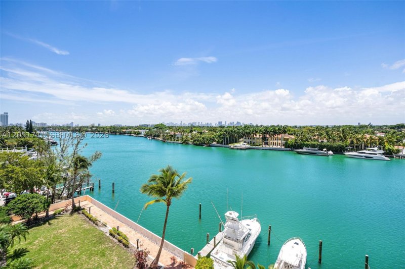 Comprar apartamento no 5600 Collins 7J