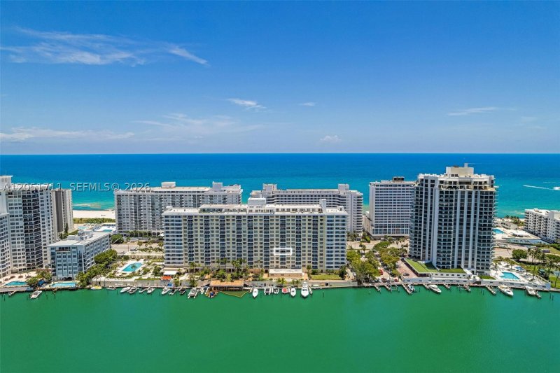 Comprar apartamento no 5600 Collins 7J