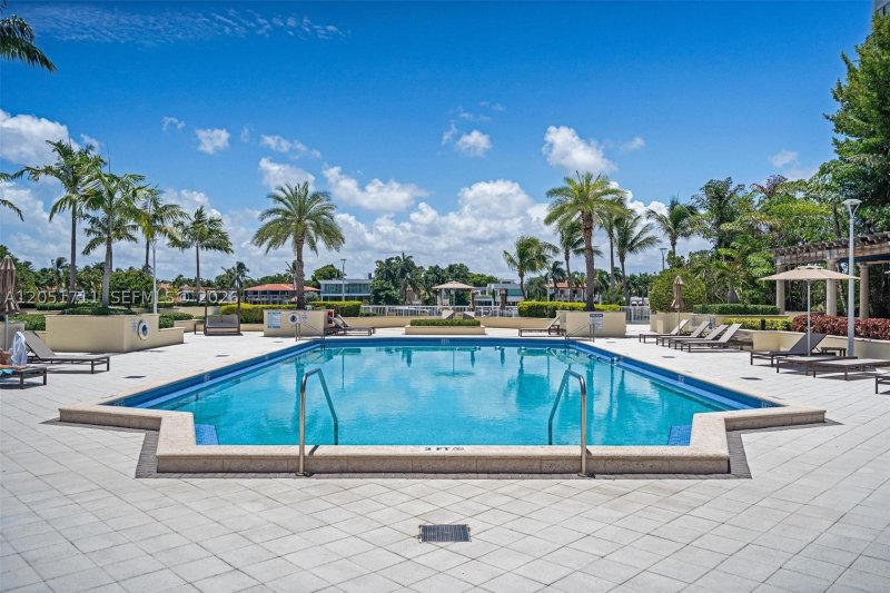 Comprar apartamento no 5600 Collins 7J