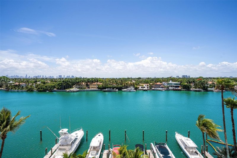 Comprar apartamento no 5600 Collins 7J