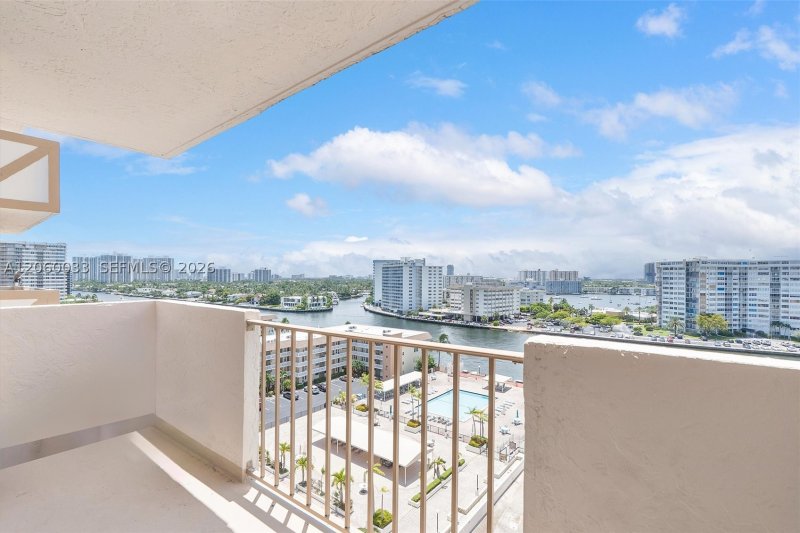 Condo for sale at Prince George 11J