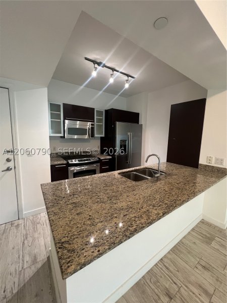 Aluguel de apartamento no The Plaza Tower II 2403