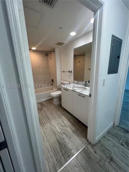 Aluguel de apartamento no The Plaza Tower II 2403