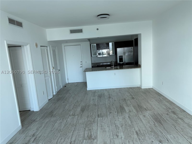 Aluguel de apartamento no The Plaza Tower II 2403