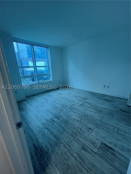 Aluguel de apartamento no The Plaza Tower II 2403