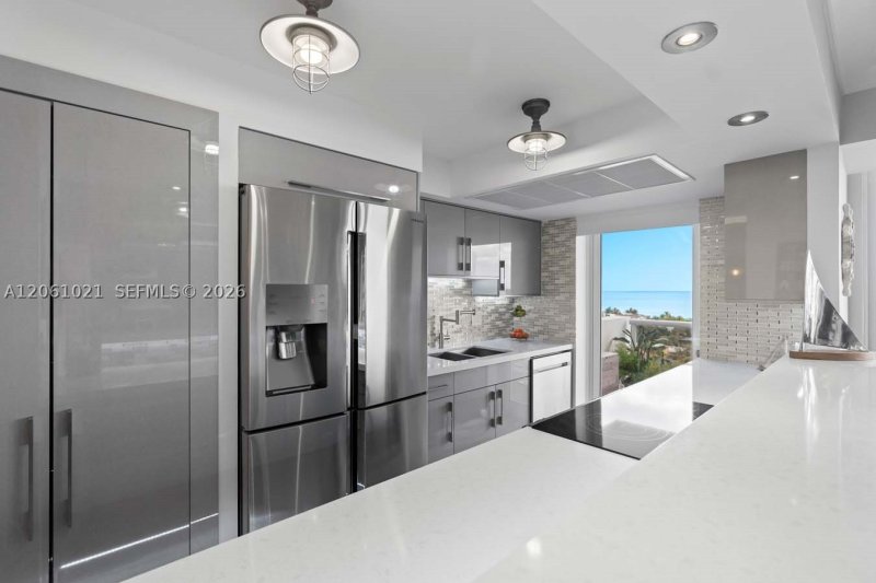 Condo for sale at Vantage View 1402