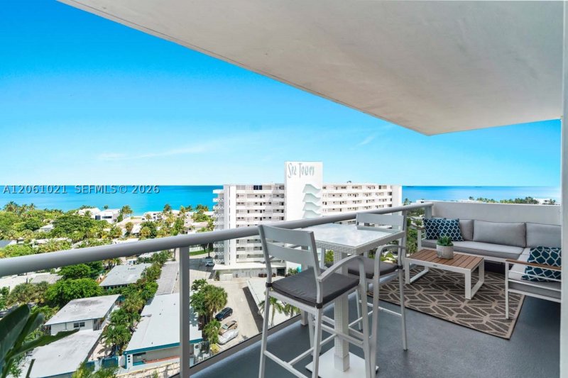 Condo for sale at Vantage View 1402