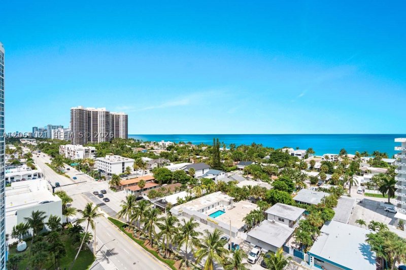 Condo for sale at Vantage View 1402