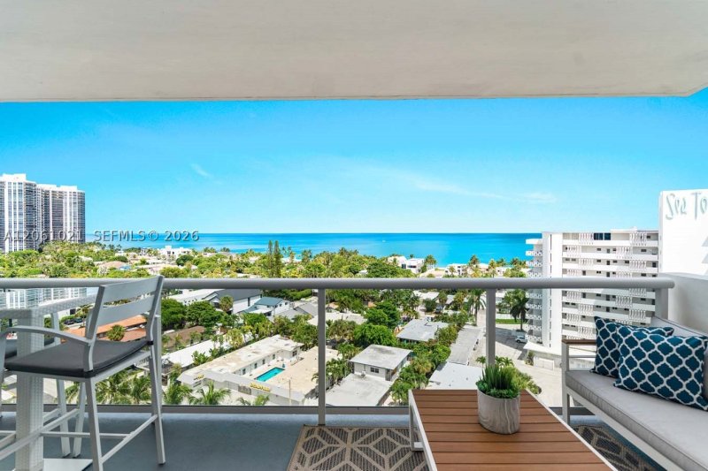 Condo for sale at Vantage View 1402