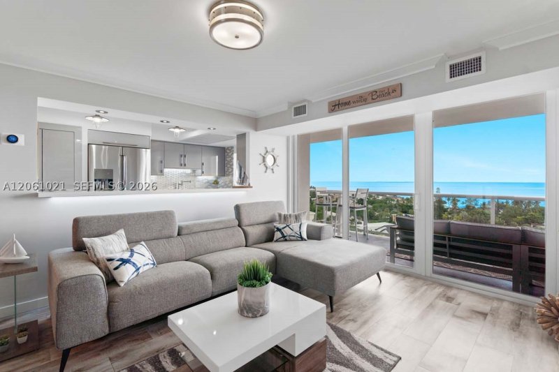 Condo for sale at Vantage View 1402