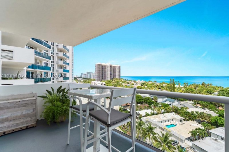 Condo for sale at Vantage View 1402