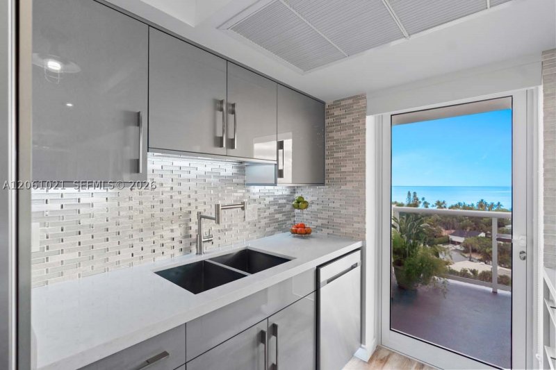 Condo for sale at Vantage View 1402