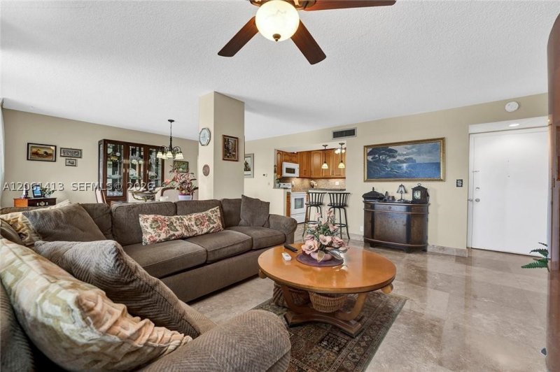 Apartment for rent at Trafalgar Towers 1004