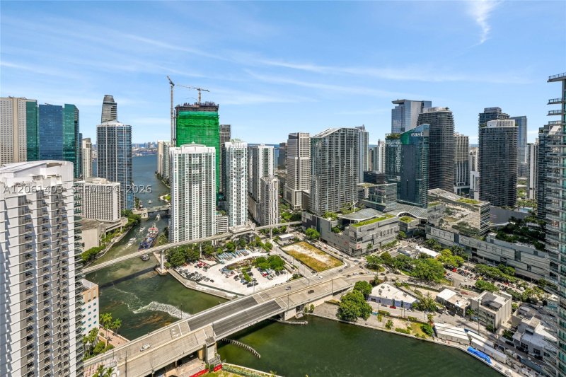 Condo for sale at The Ivy PH-17