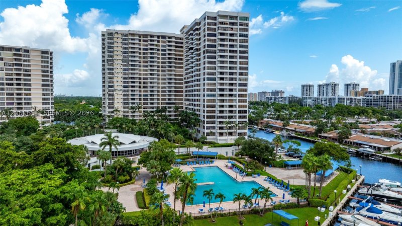 Condo for sale at Olympus Condo 517