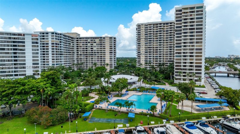 Condo for sale at Olympus Condo 517