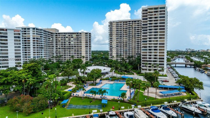 Condo for sale at Olympus Condo 517