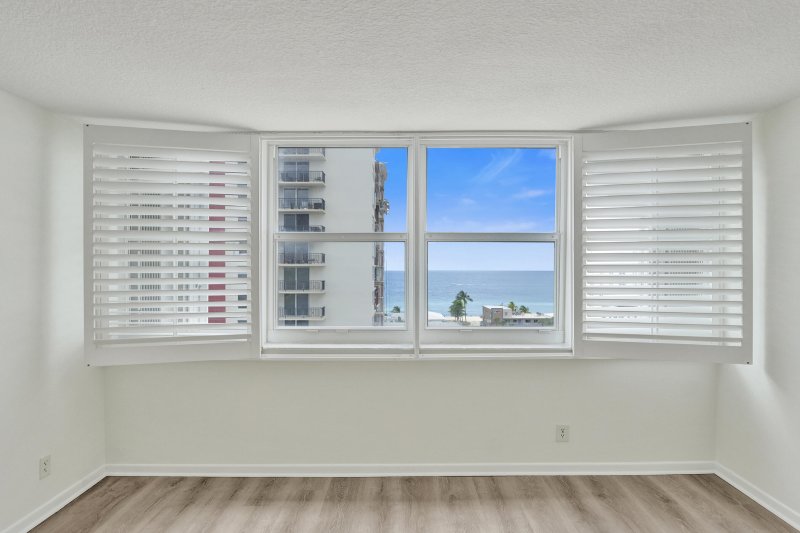 Condo for sale at Trafalgar Towers 1002