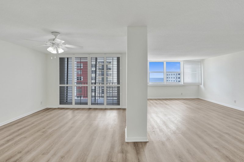 Condo for sale at Trafalgar Towers 1002
