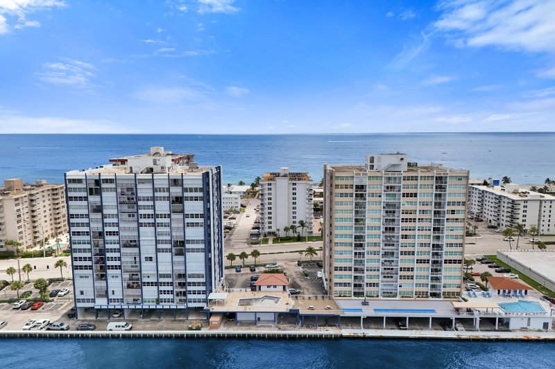 Condo for sale at Trafalgar Towers 1002
