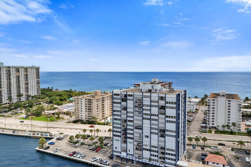 Trafalgar Towers Apt #1002