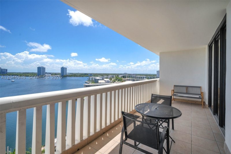 Comprar apartamento no 1000 Williams Island 1206