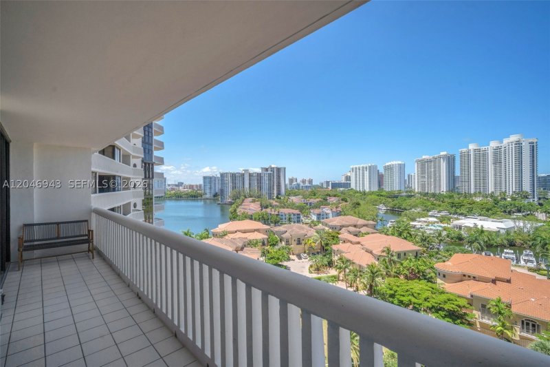 Comprar apartamento no 1000 Williams Island 1206