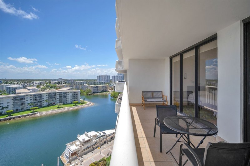 Comprar apartamento no 1000 Williams Island 1206