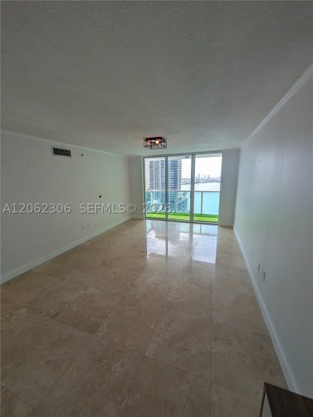 Comprar apartamento no Brickell on the River North 3002