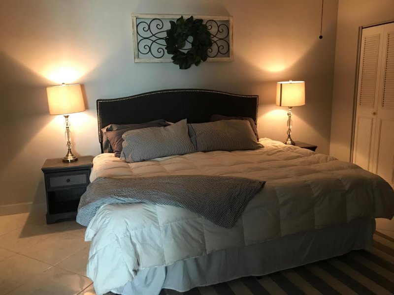 Condo for sale at Bakers Towers 206