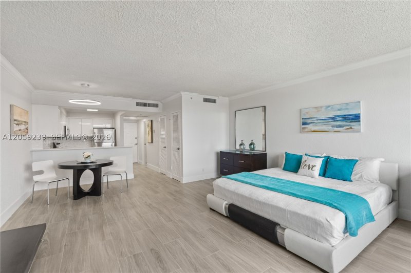 Condo for sale at The Wave Condo 1527