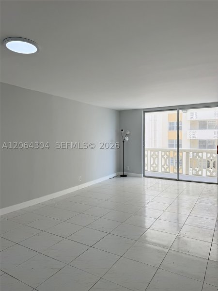 Condo for sale at Imperial Towers 824