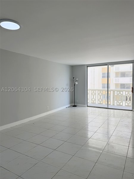 Condo for sale at Imperial Towers 824