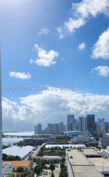 Comprar apartamento no Opera Tower 2010