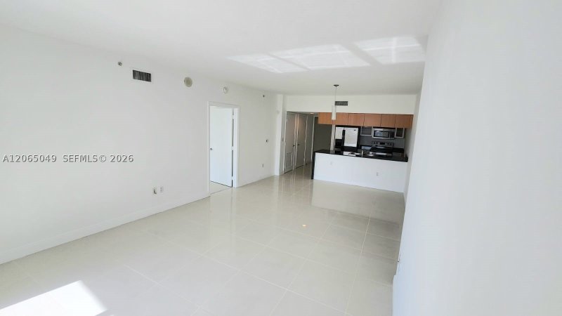 Comprar apartamento no Opera Tower 2010