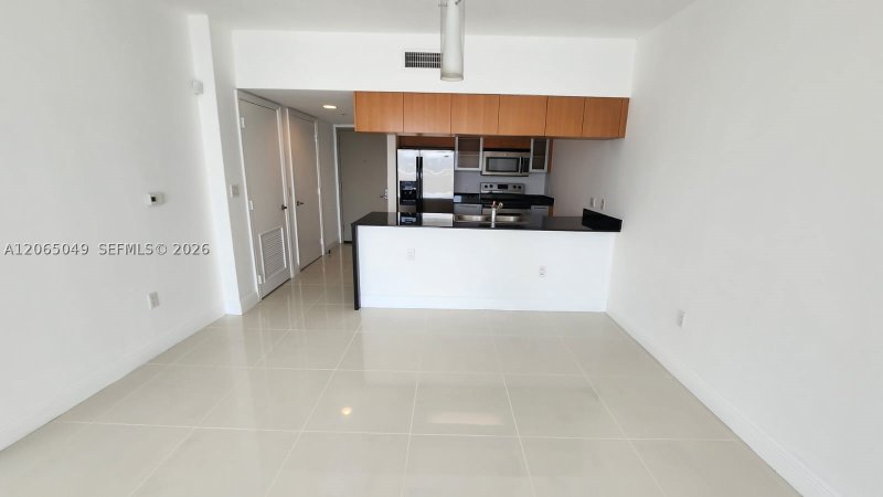 Comprar apartamento no Opera Tower 2010