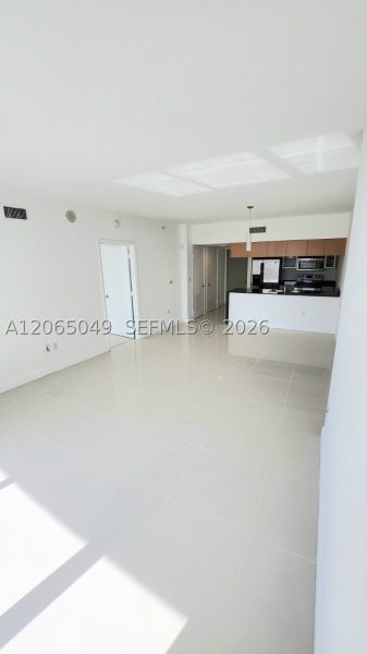 Comprar apartamento no Opera Tower 2010