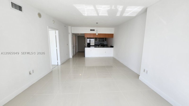 Comprar apartamento no Opera Tower 2010
