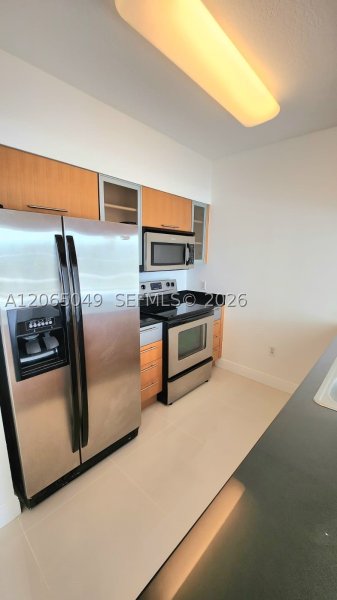 Comprar apartamento no Opera Tower 2010