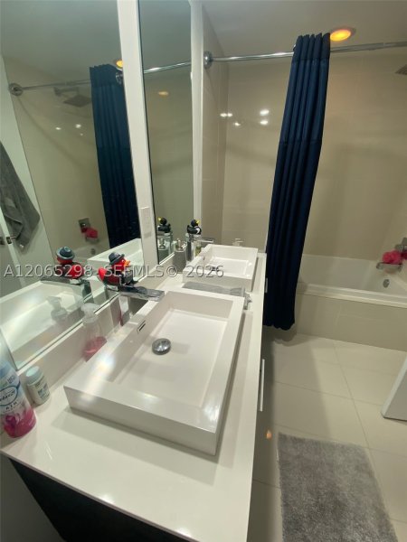 Aluguel de apartamento no Brickell Heights East 1005