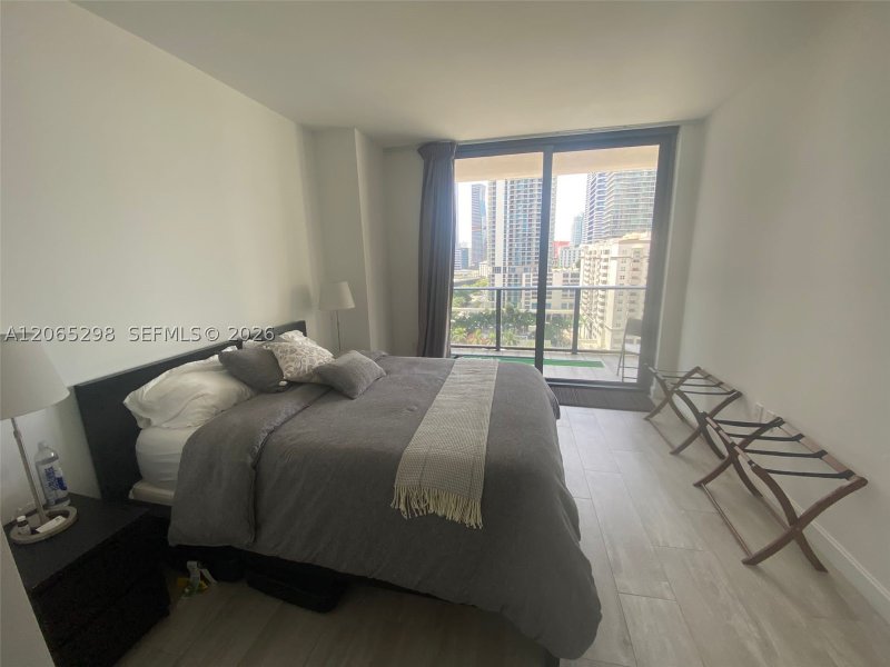 Aluguel de apartamento no Brickell Heights East 1005