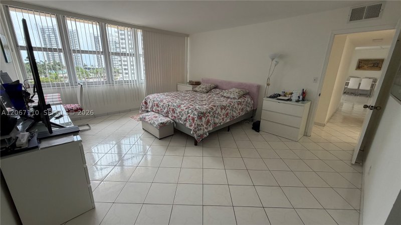 Condo for sale at Imperial Towers 509