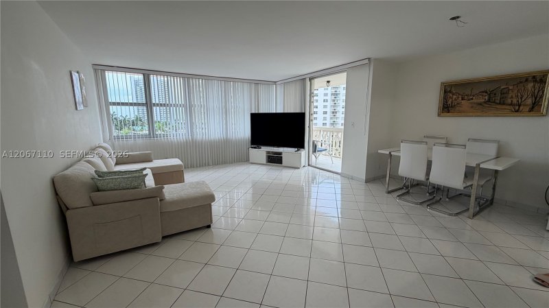 Condo for sale at Imperial Towers 509