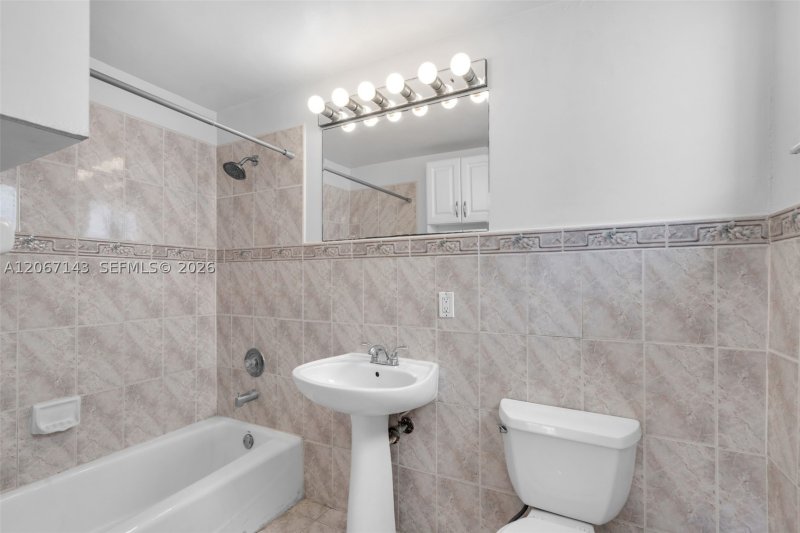 Comprar apartamento no BougainVilla Condo 1