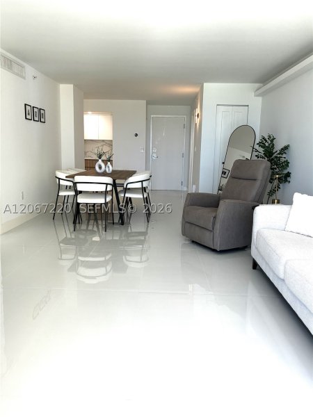 Aluguel de apartamento no The Collins Condo 411