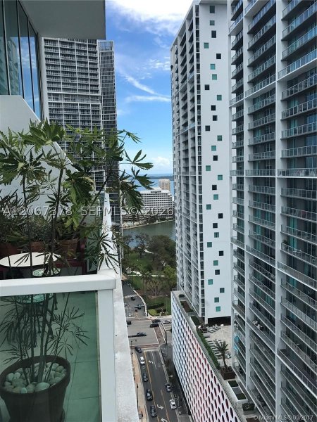 Aluguel de apartamento no Brickell on the River South 1606
